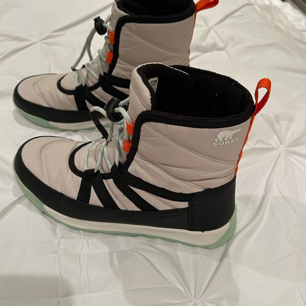 Sorel winter boots size 6